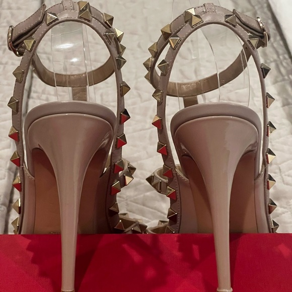 ❤️❤️❤️Valentino Rockstud Patent Heels in Poudre Color❤️❤️❤️ - Picture 13 of 16